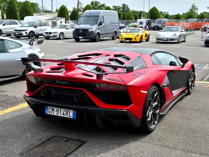 Lamborghini aventador svj roadster
