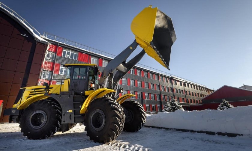 Фронтальный погрузчик Кировец к-708