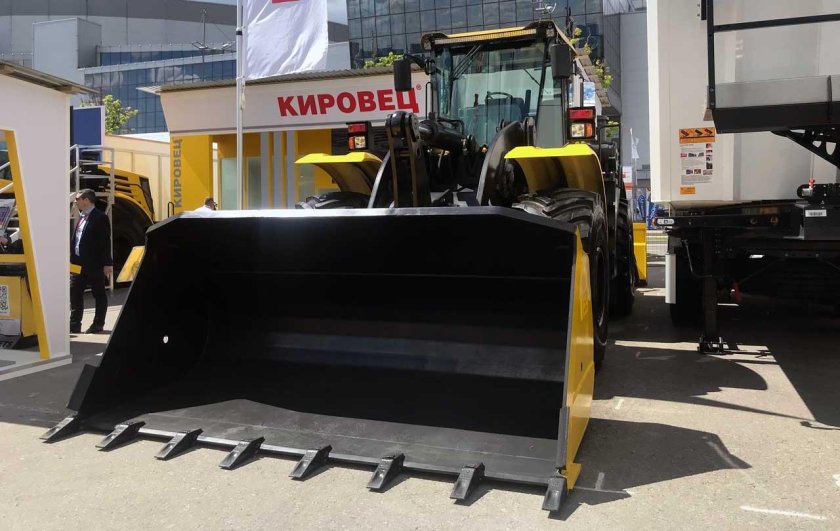 Универсальная дорожная машина Кировец к-708 Удм