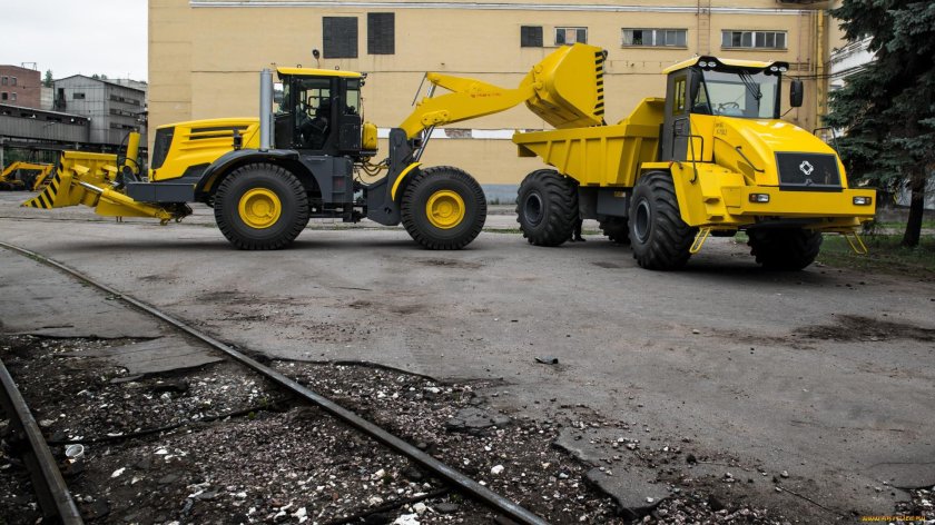 Универсальная дорожная машина Кировец к-708 Удм