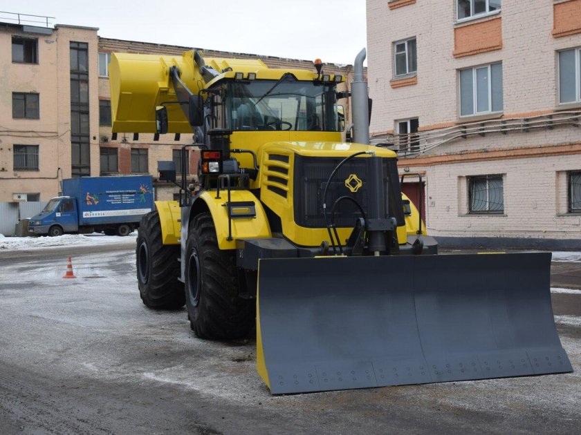 Кировец к-708удм