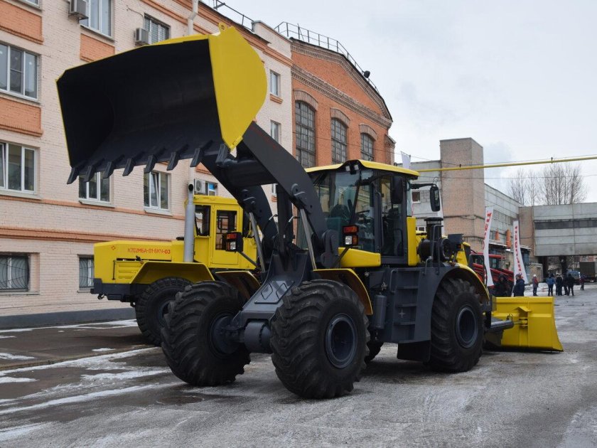 Фронтальный погрузчик кировец к-708пк7