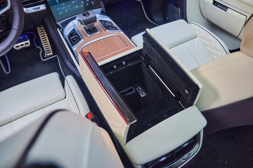 Китайский Роллс Ройс Hongqi e-hs9