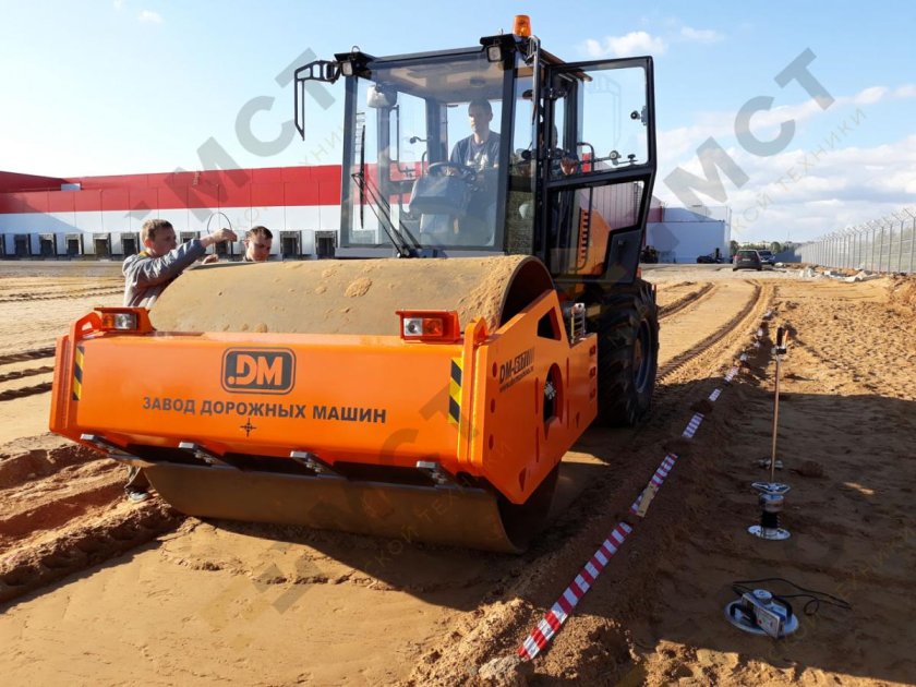 Каток дорожный грунтовый dm-617