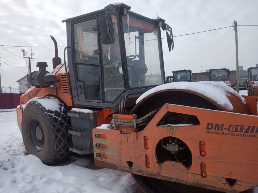 Грунтовый каток dm-614