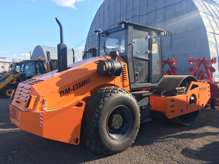 Каток дорожный комбинированный dm-58