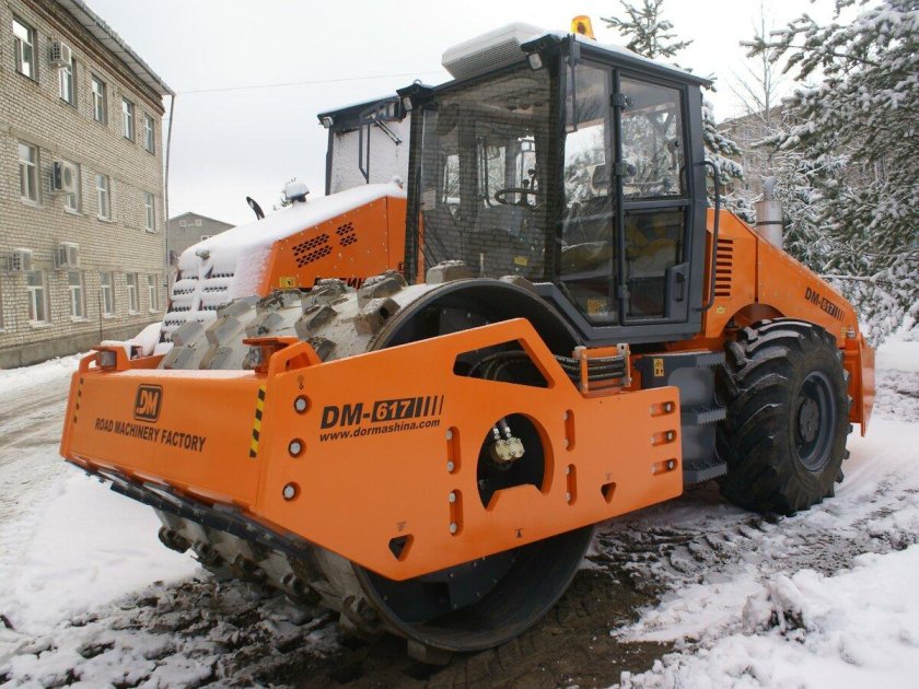 Каток дорожный грунтовый dm-617