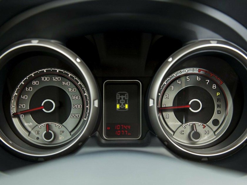 Приборка Паджеро 4