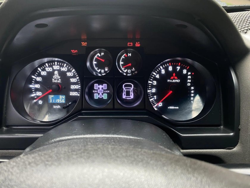 Панель приборов Паджеро 3