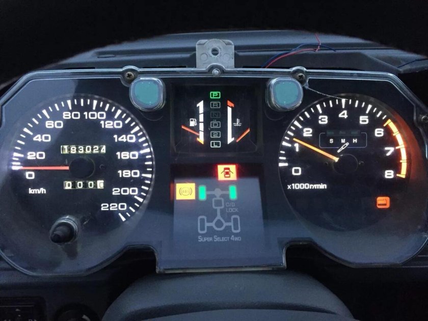 Приборная панель Pajero 2