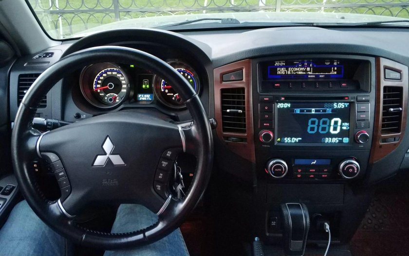 Mitsubishi Pajero 3 салон магнитола