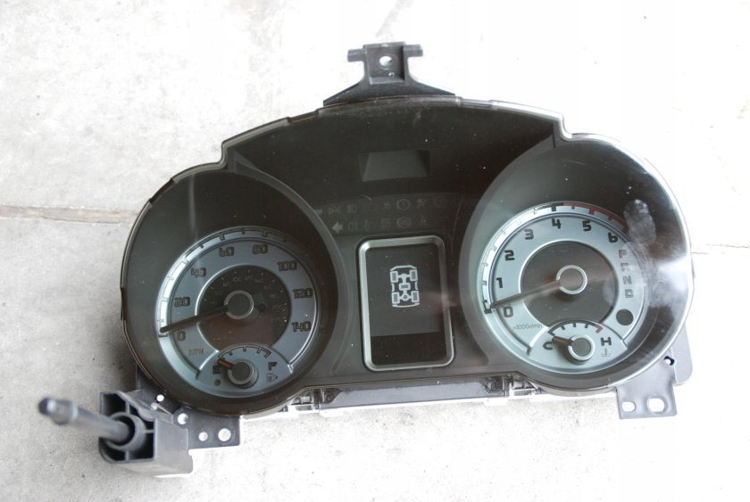 Приборка Паджеро 4