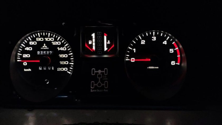 Панель приборов Митсубиси Паджеро 2