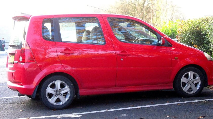 Daihatsu YRV автомобиль