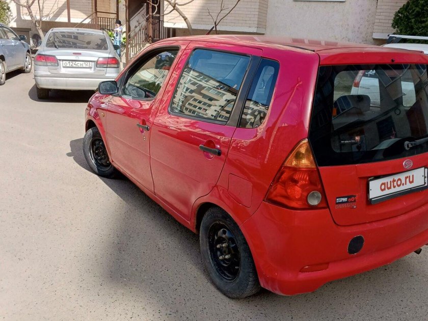 Daihatsu yrv
