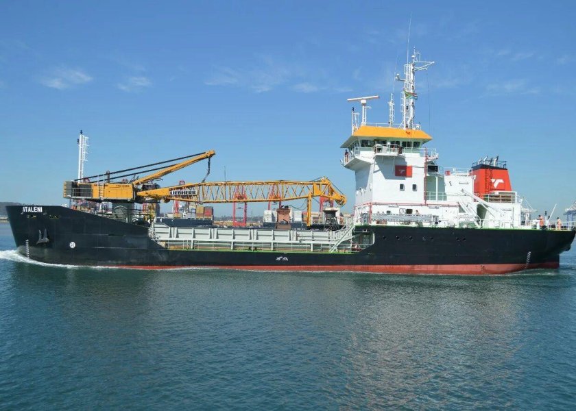 Trailing suction hopper dredger