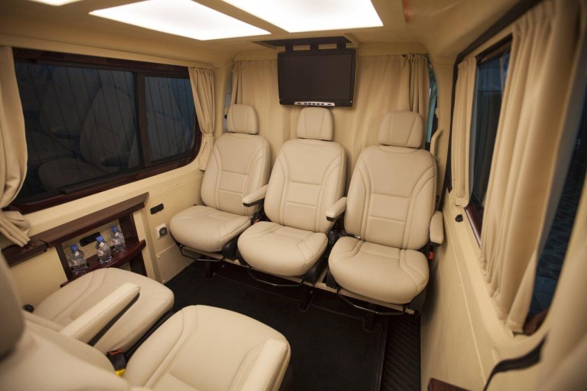 Микроавтобус мерседес бенц