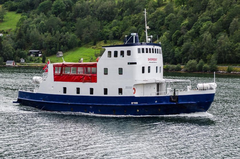 Корабль теплоход