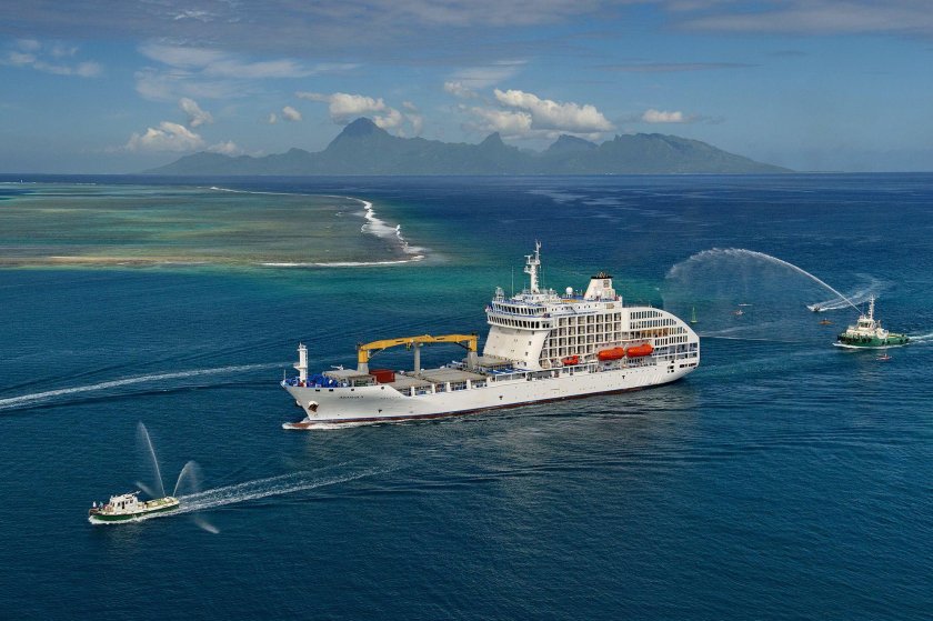 Грузопассажирский корабль