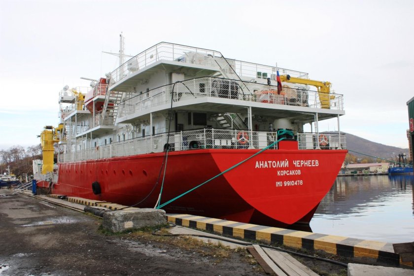 Грузопассажирское судно "Анатолий Чернеев"