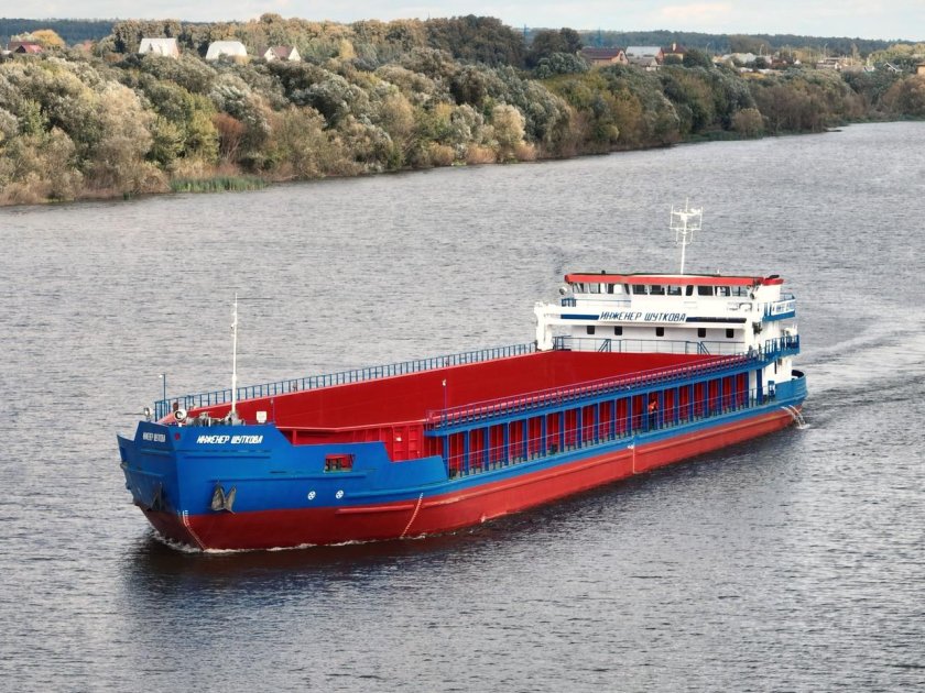 Сухогруз «инженер Шуткова»