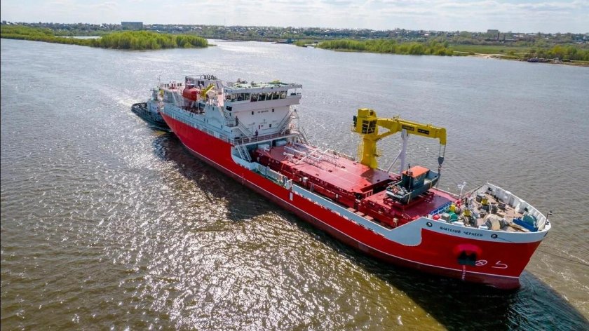 Теплоход Анатолий Чернеев