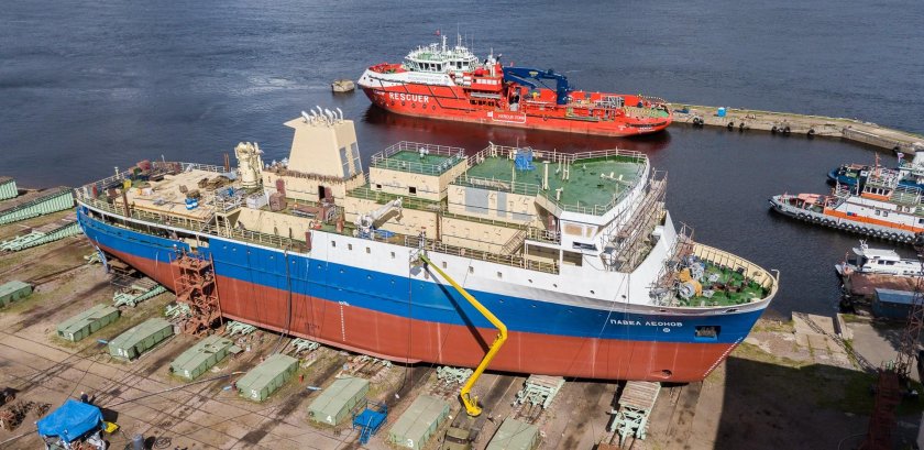 Судно Павел Леонов грузопассажирское