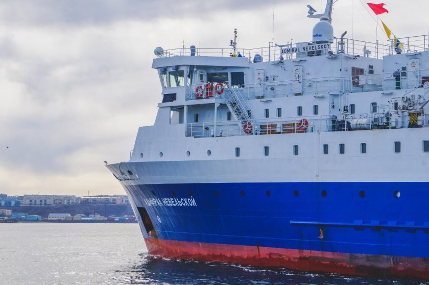 Адмирал Невельской теплоход