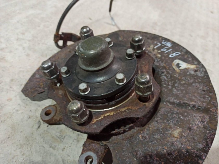 Ступица переднего лев