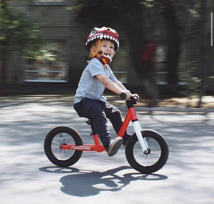 Беговел красный