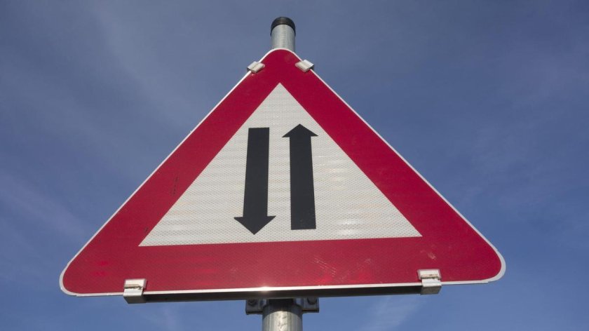 Дорожные знаки двустороннее движение