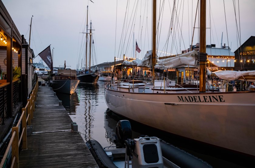 Парусник в бухте