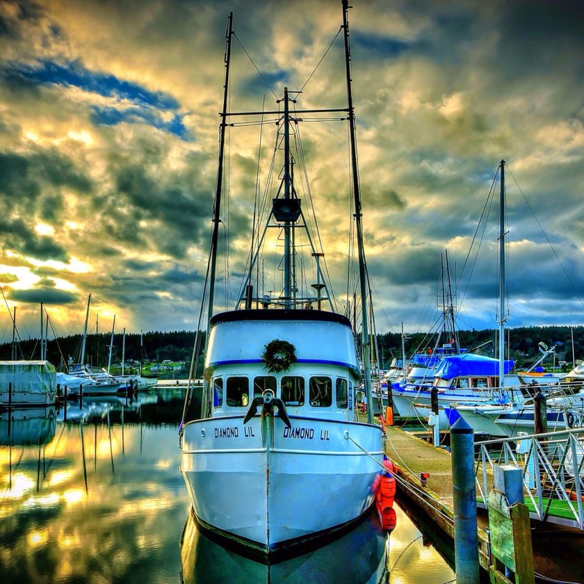 Корабль у причала