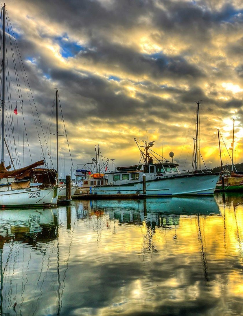 Пристань с кораблями