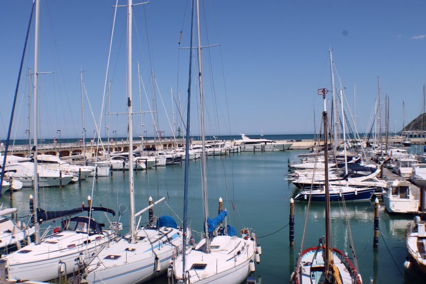 Яхты паруса порт Марина