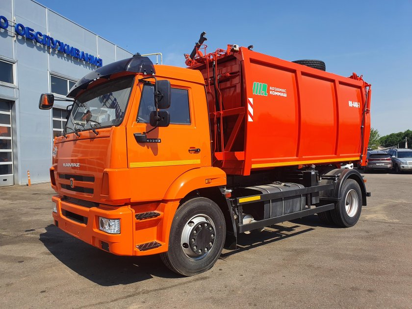 Мусоровоз Коммаш ко-440