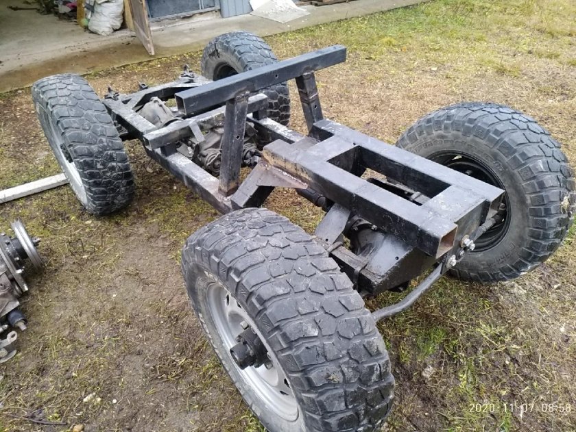 Минитрактор на УАЗОВСКИХ Мостах 4на4