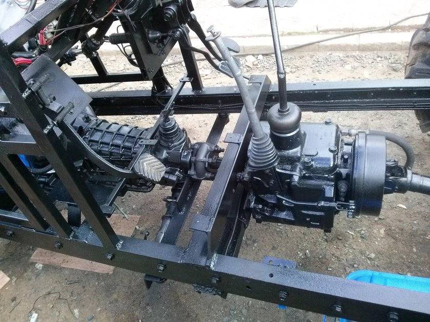 Трактор переломка 4х4 с двигателем ВАЗ