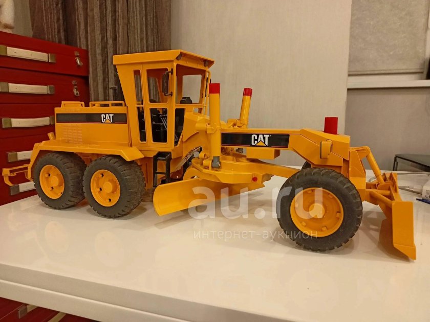 Катерпиллер брудер грейдер