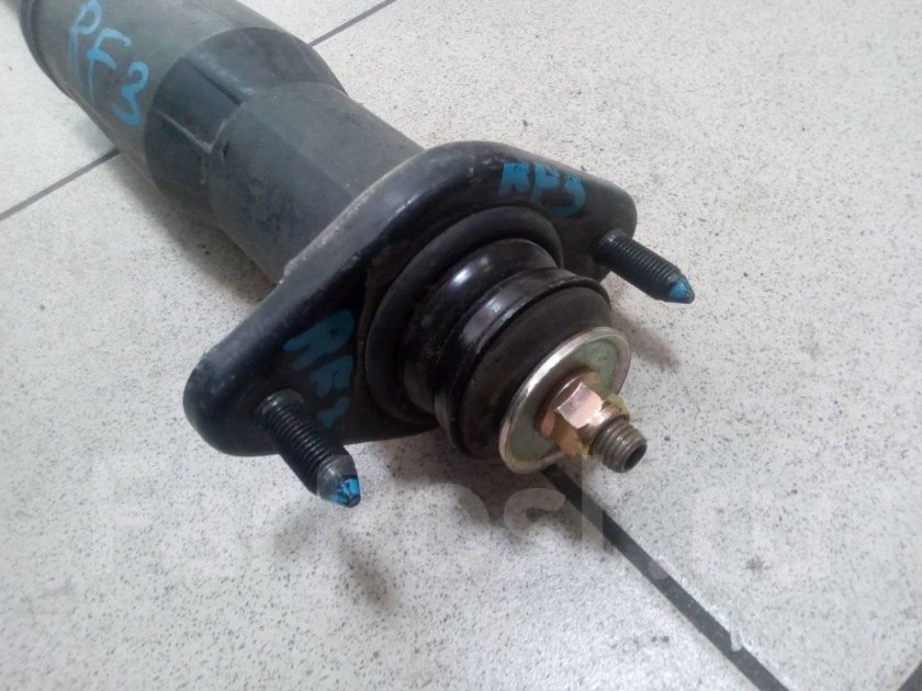 Опора заднего амортизатора на Хонда Одиссей