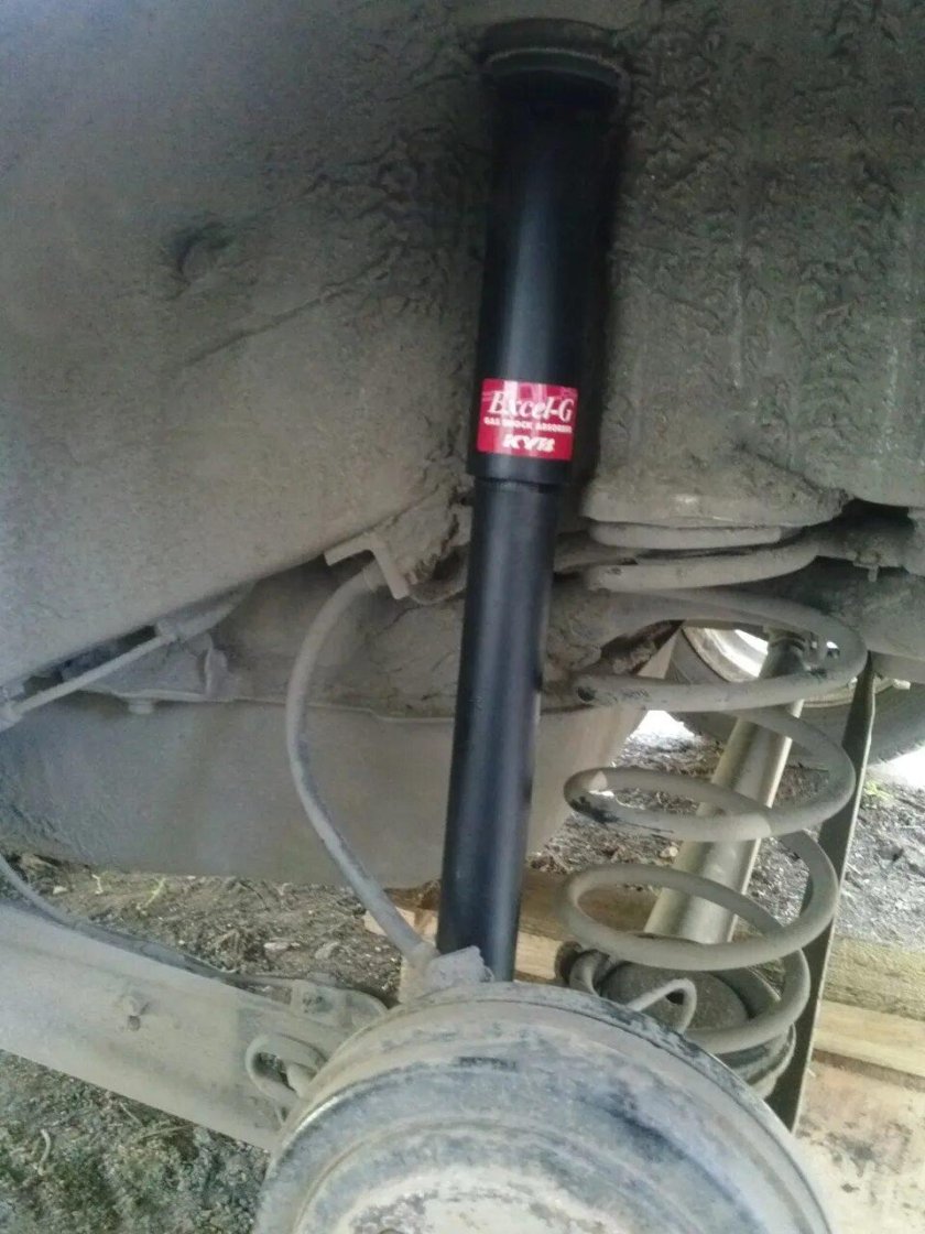 Амортизатор задний Хонда фит