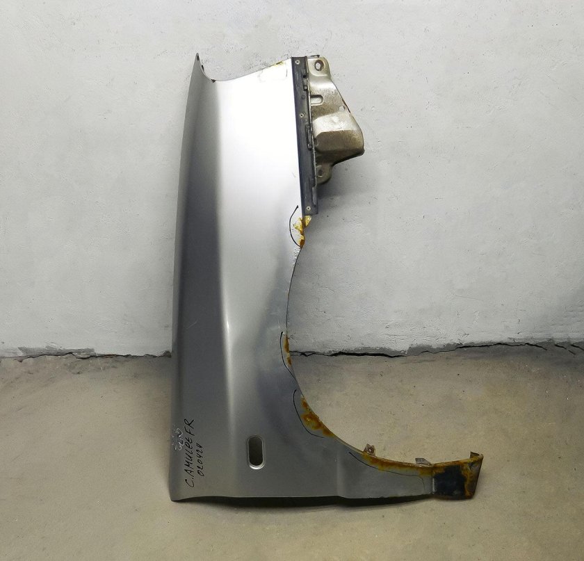 Крыло переднее правое