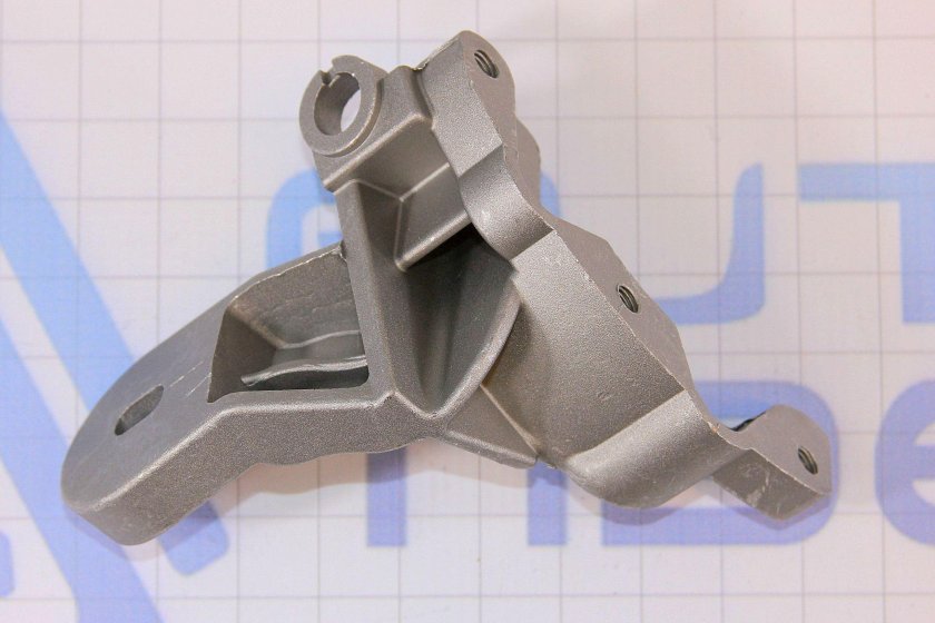 Кронштейн генератора chery amulet a11