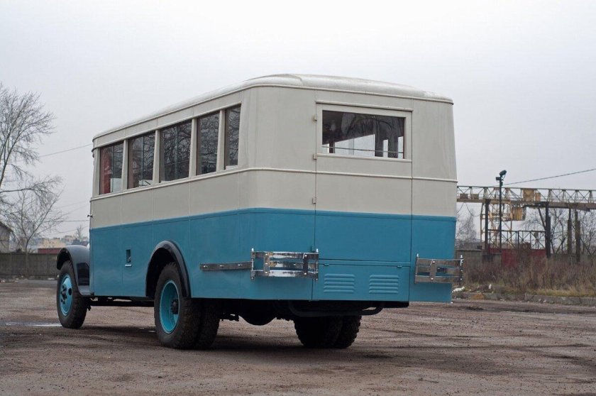 Советский автобус ЗИС 8