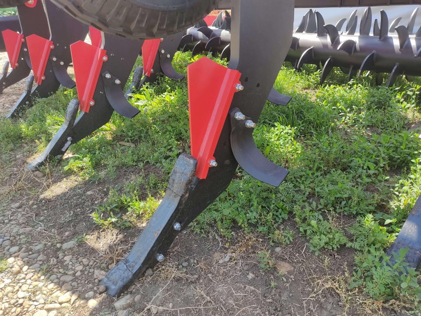 Глубокорыхлитель ГКР-4/700