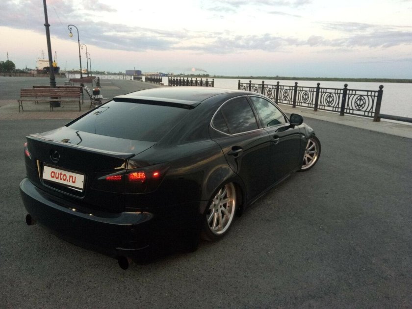 Лексус ИС 220