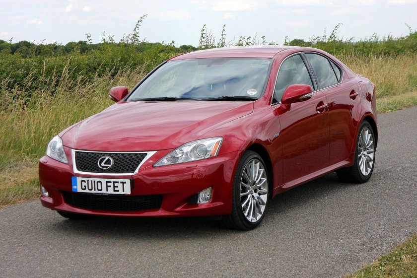 Lexus is 220d