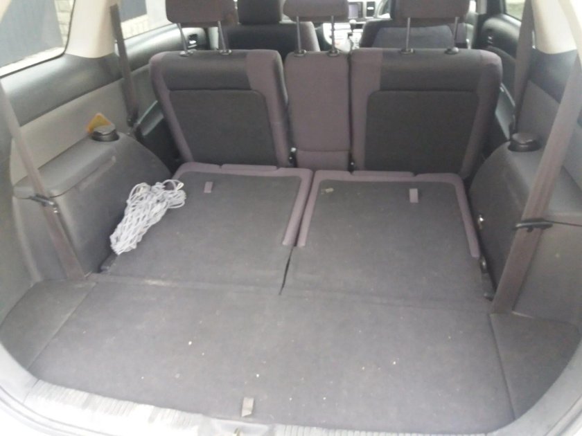 Toyota Wish салон трансформер