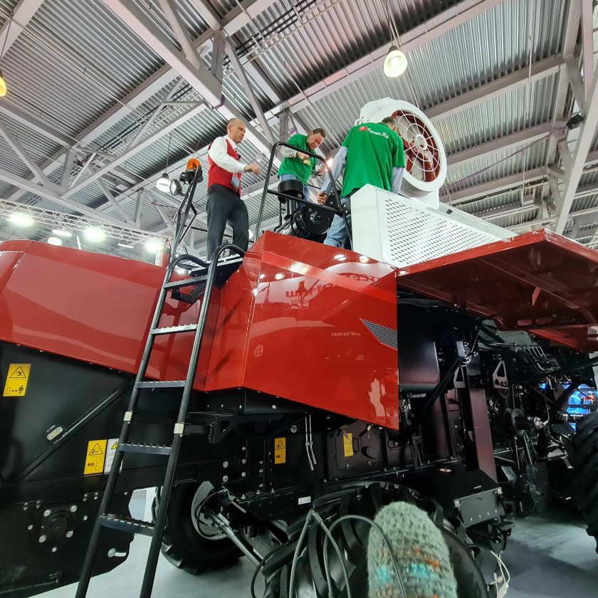 Rostselmash Nova 330