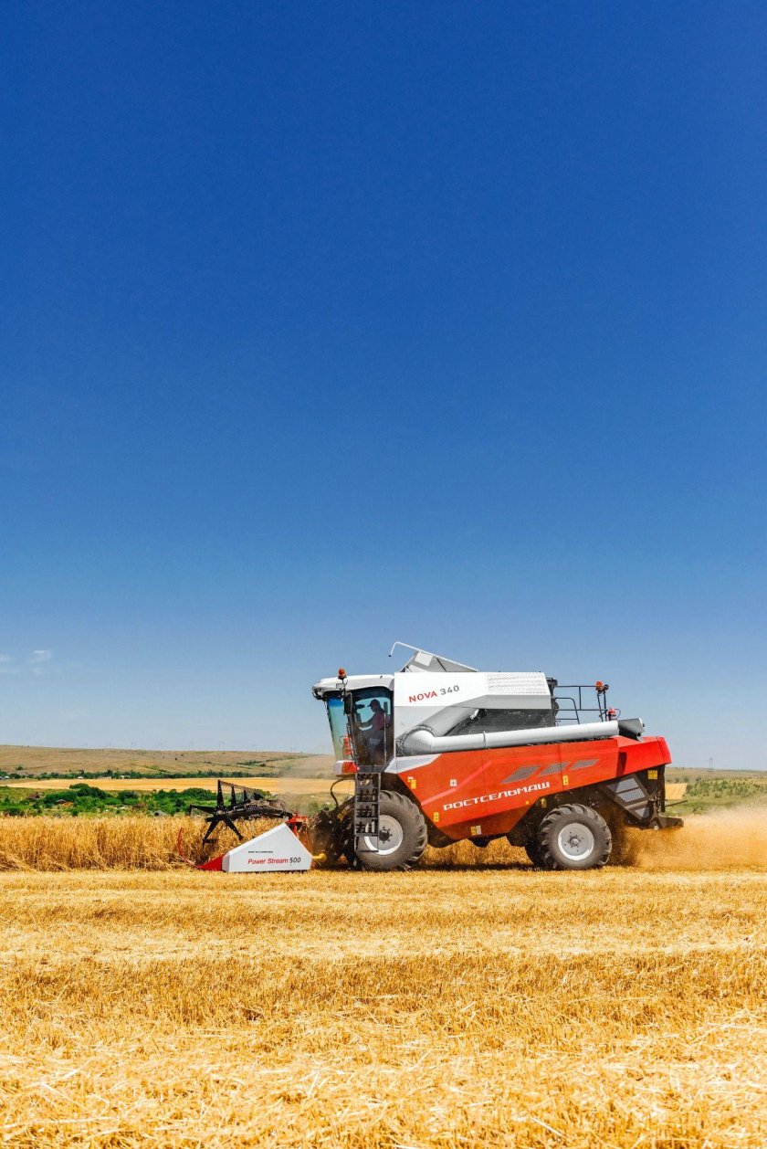 Зерноуборочный комбайн nova 340 ростсельмаш